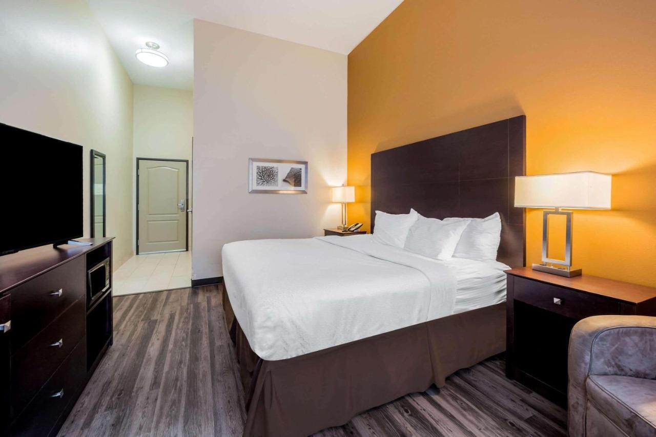 La Quinta By Wyndham Marshall Room photo