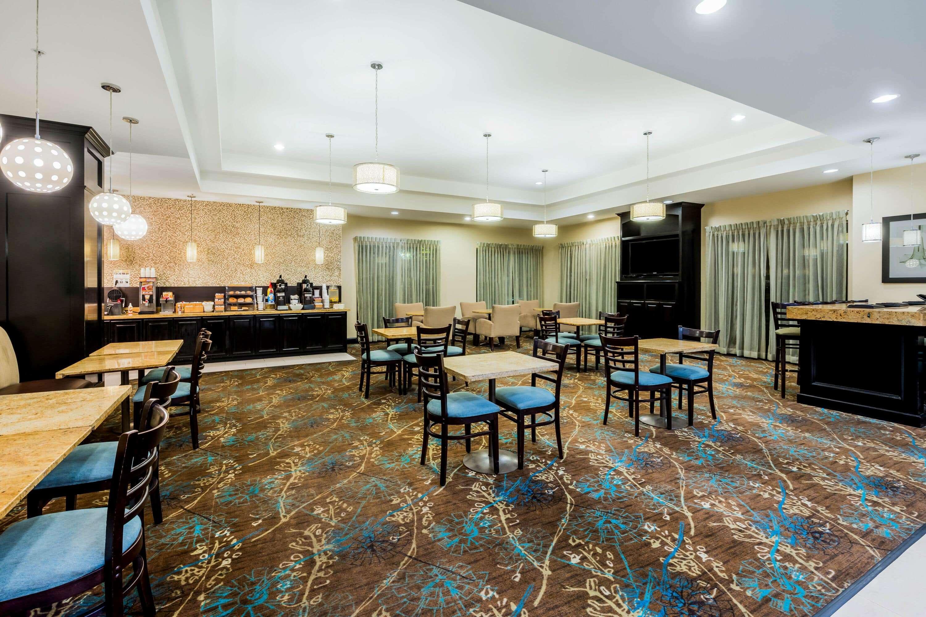 La Quinta By Wyndham Marshall Exterior photo
